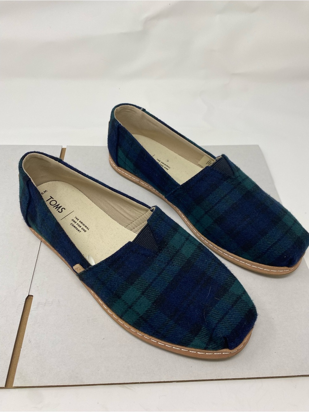 TOMS Women’s Blackwatch Plaid Classic Slip-On shoes Navy/green Plaid Size 9.5